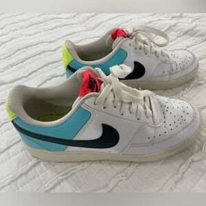 WOMEN'S NIKE COURT VISION LOW SNEAKERS